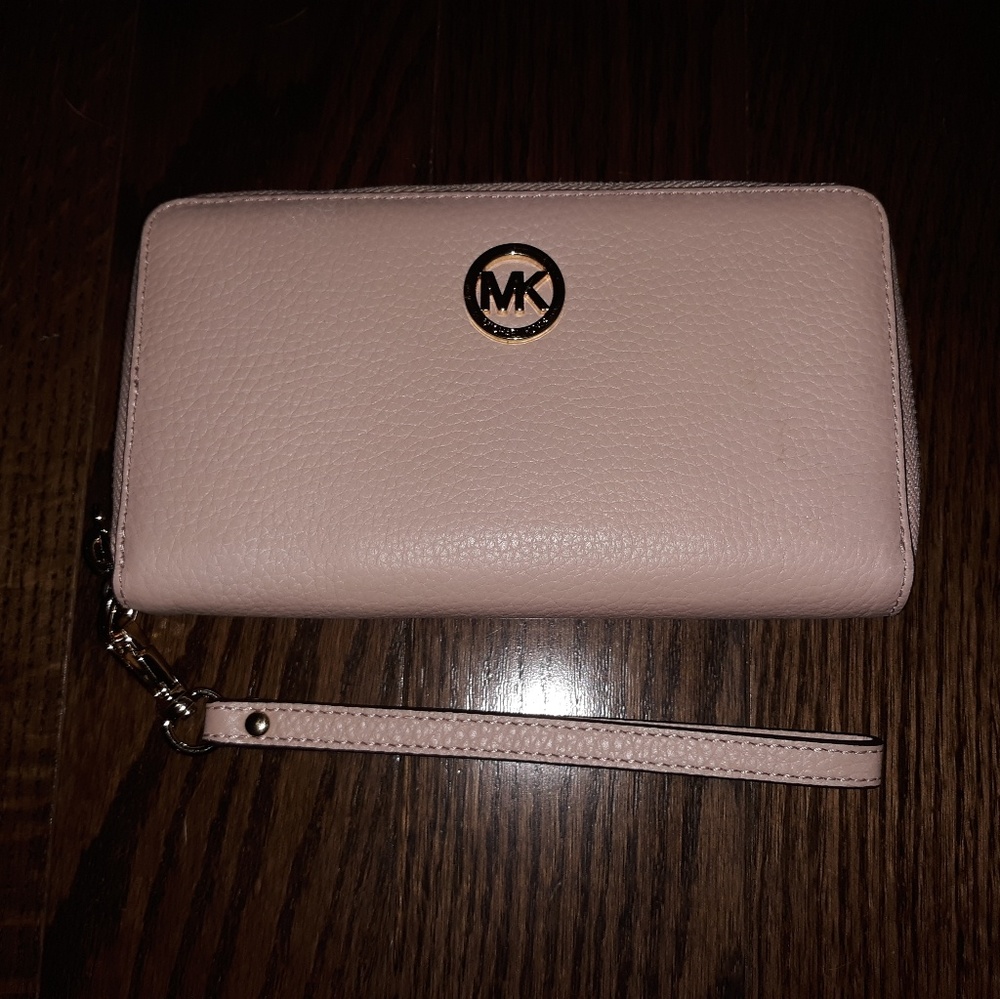 Michael Michael Kors wristlet